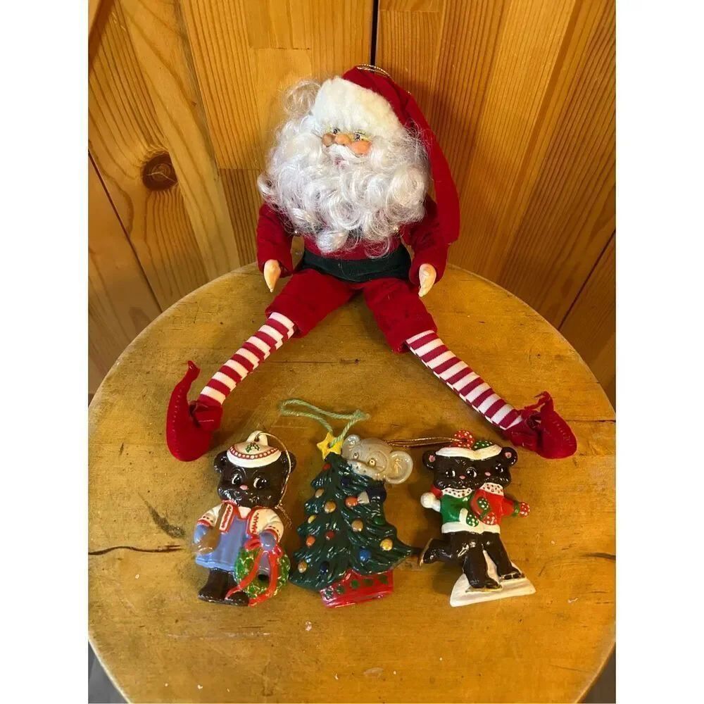 Vintage Christmas decorations, lot of four (8792)